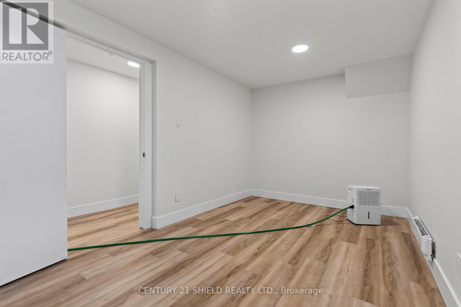 1852 BROOKDALE AVENUE - Image 25