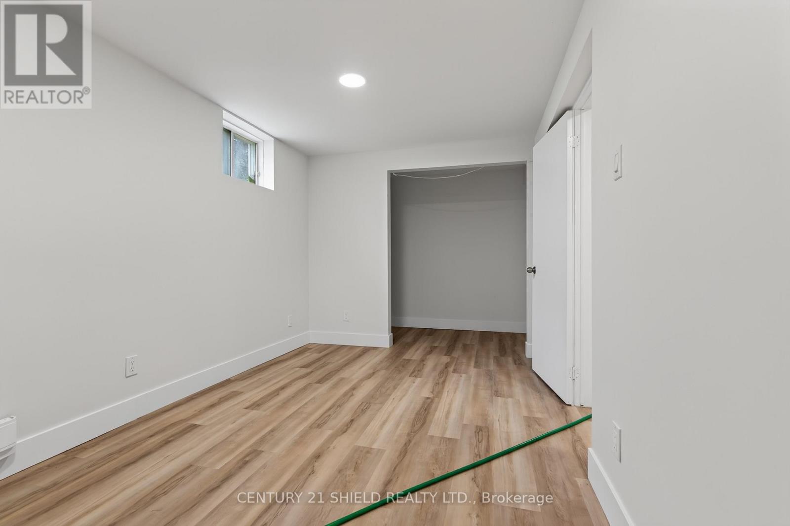 1852 BROOKDALE AVENUE - 31