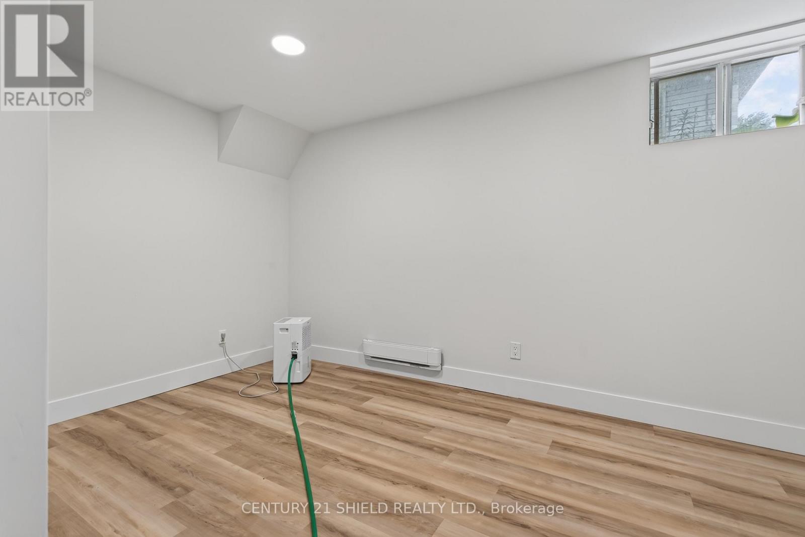 1852 BROOKDALE AVENUE - Image 32