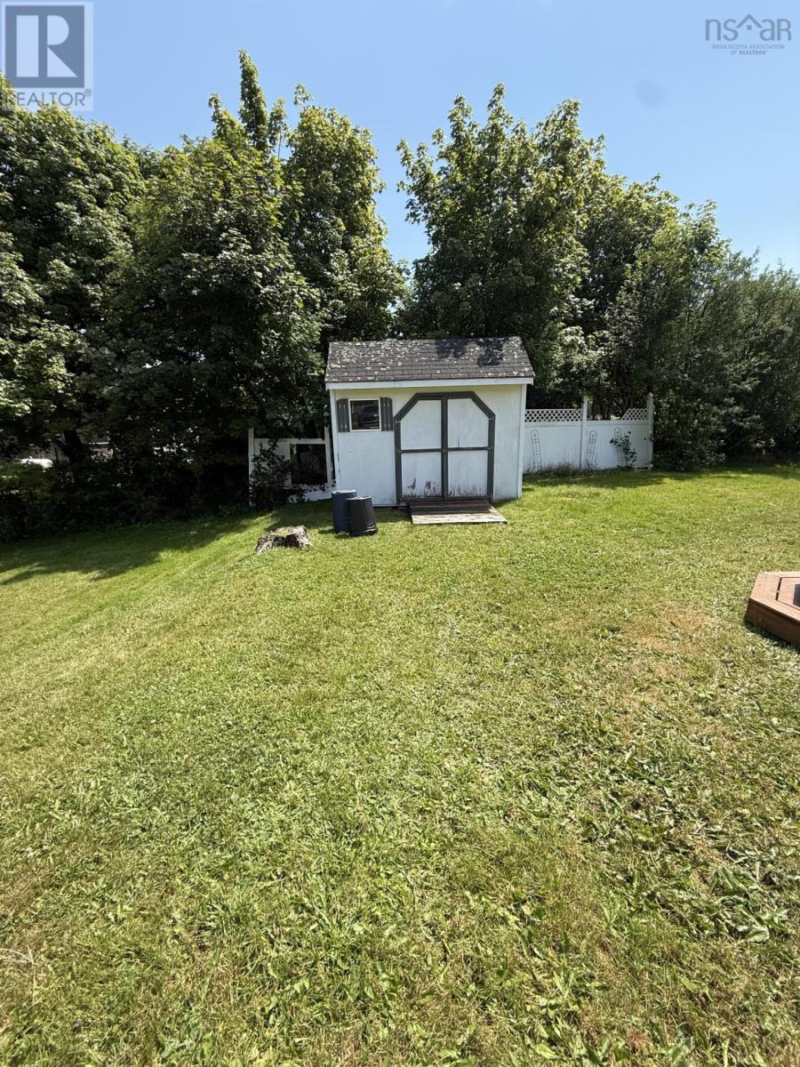 65 MACDONALD STREET, ANTIGONISH, N.S. - 4
