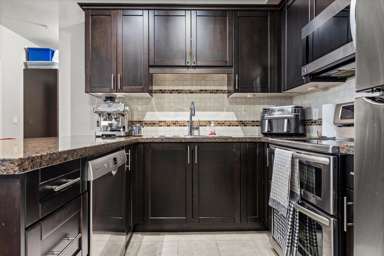 103 46262 FIRST AVENUE, Chilliwack Proper East, Chilliwack