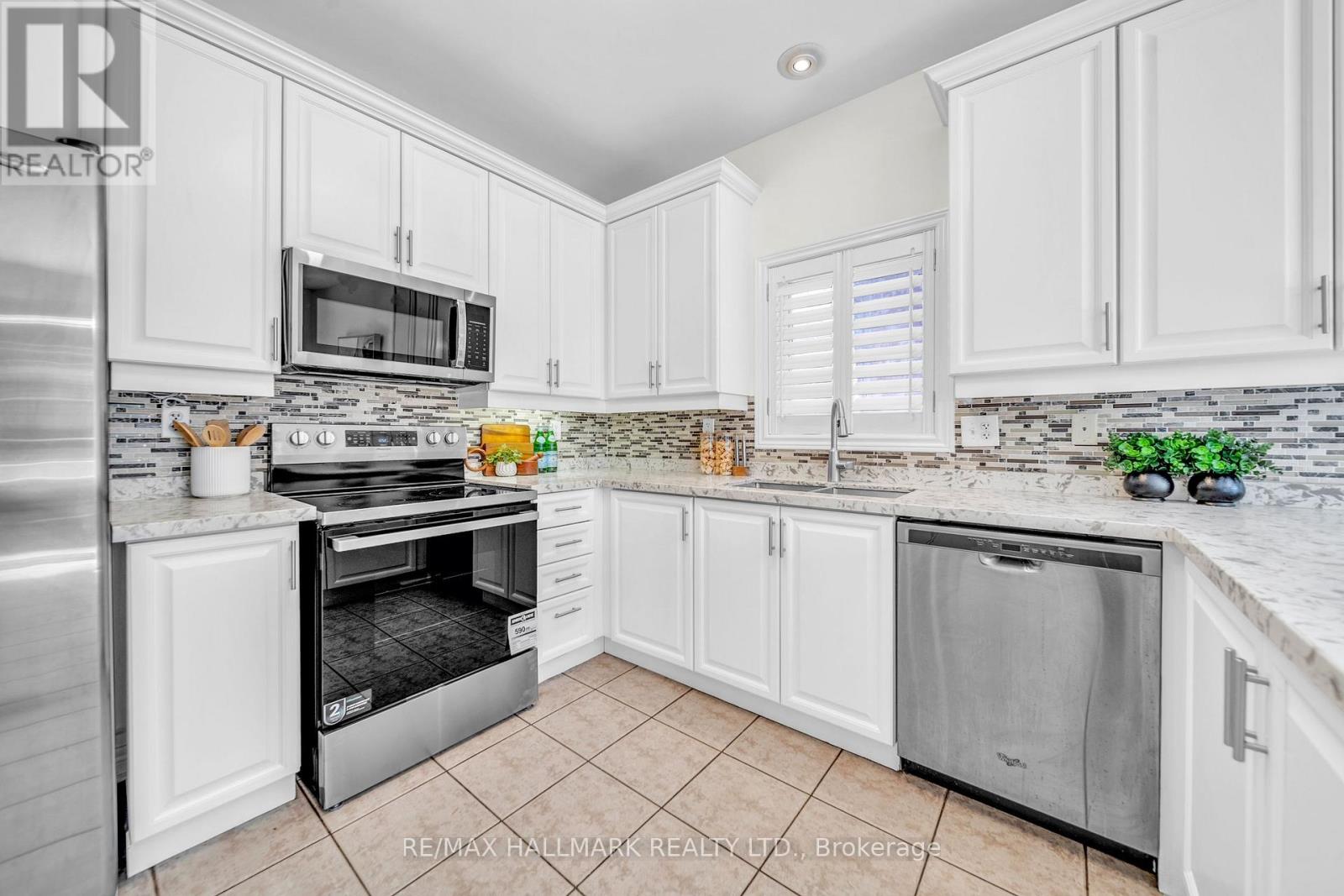 614 SOCIETY CRESCENT - 17