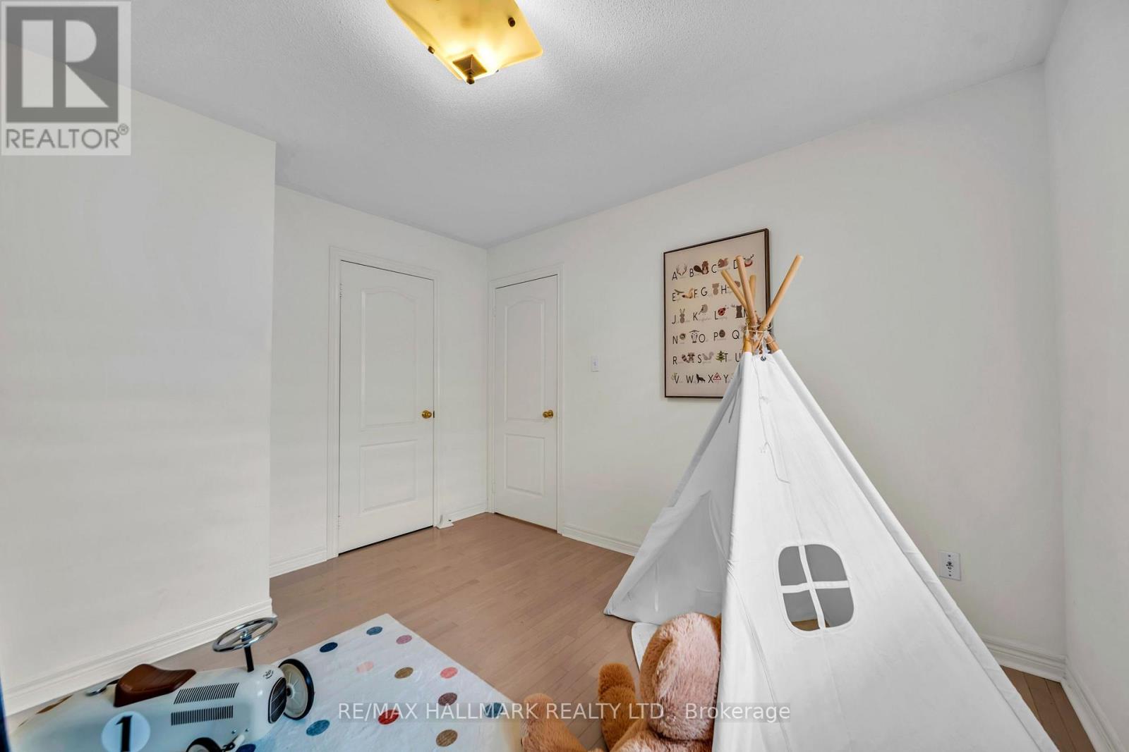 614 SOCIETY CRESCENT - 26