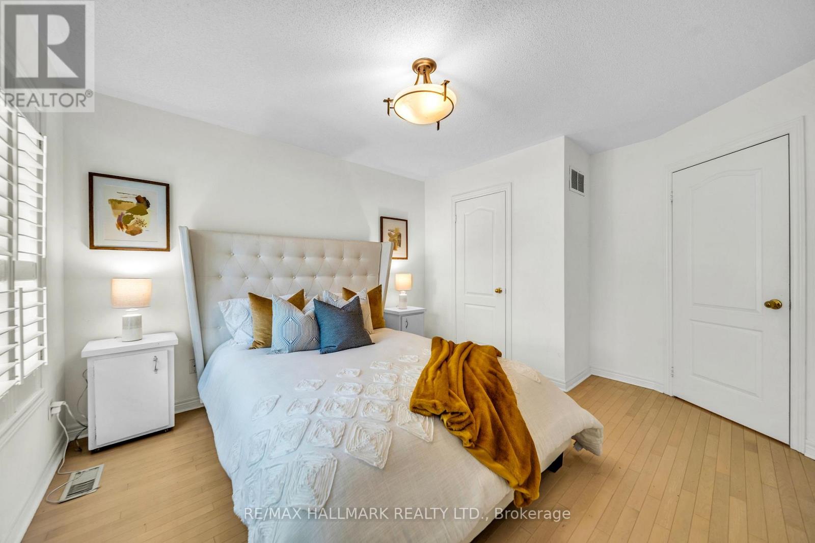 614 SOCIETY CRESCENT - 29