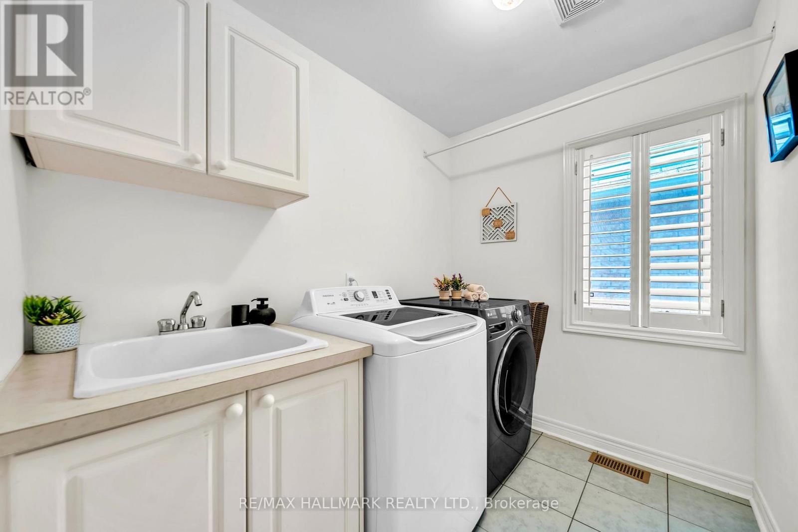 614 SOCIETY CRESCENT - 32