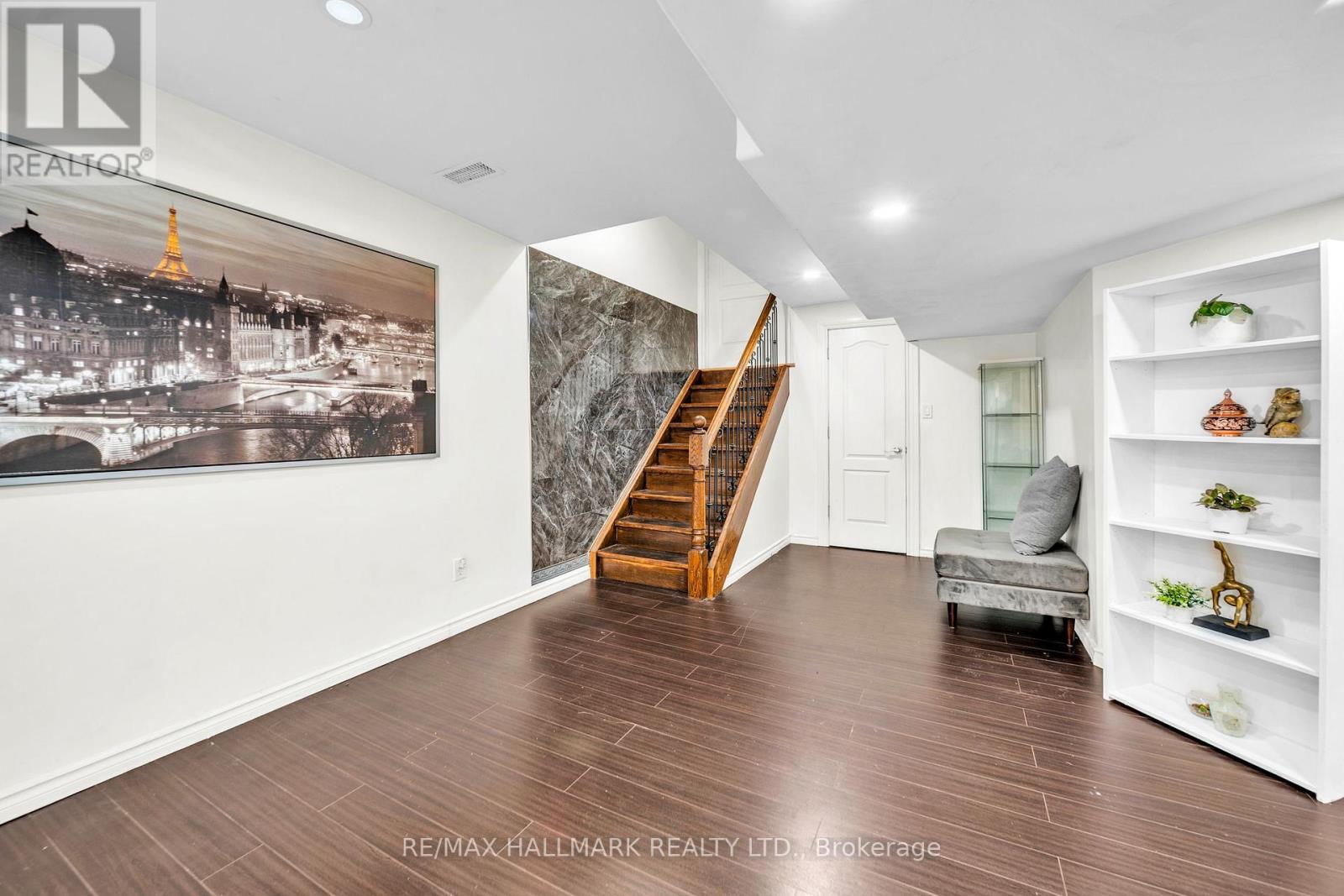 614 SOCIETY CRESCENT - 33