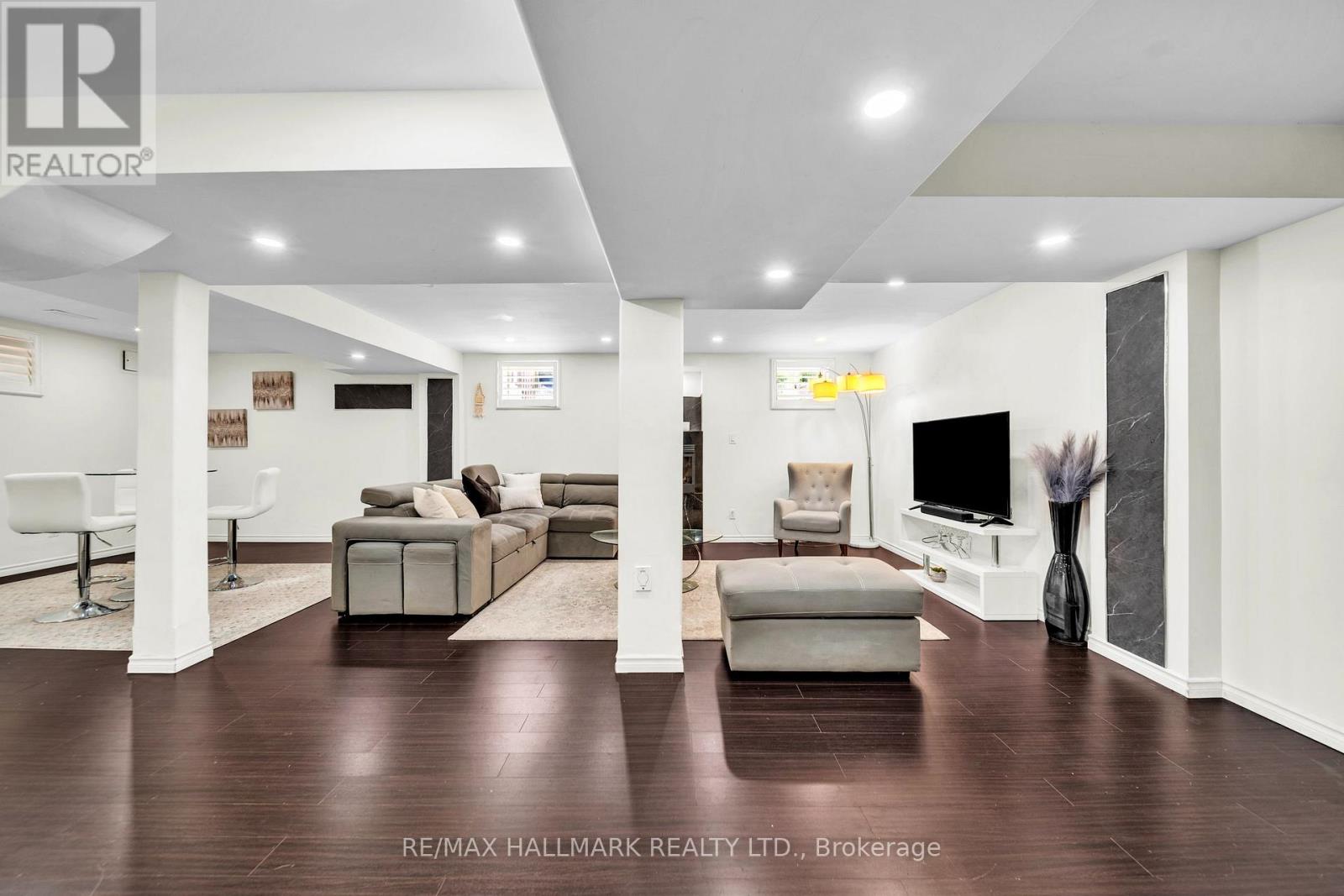 614 SOCIETY CRESCENT - 35