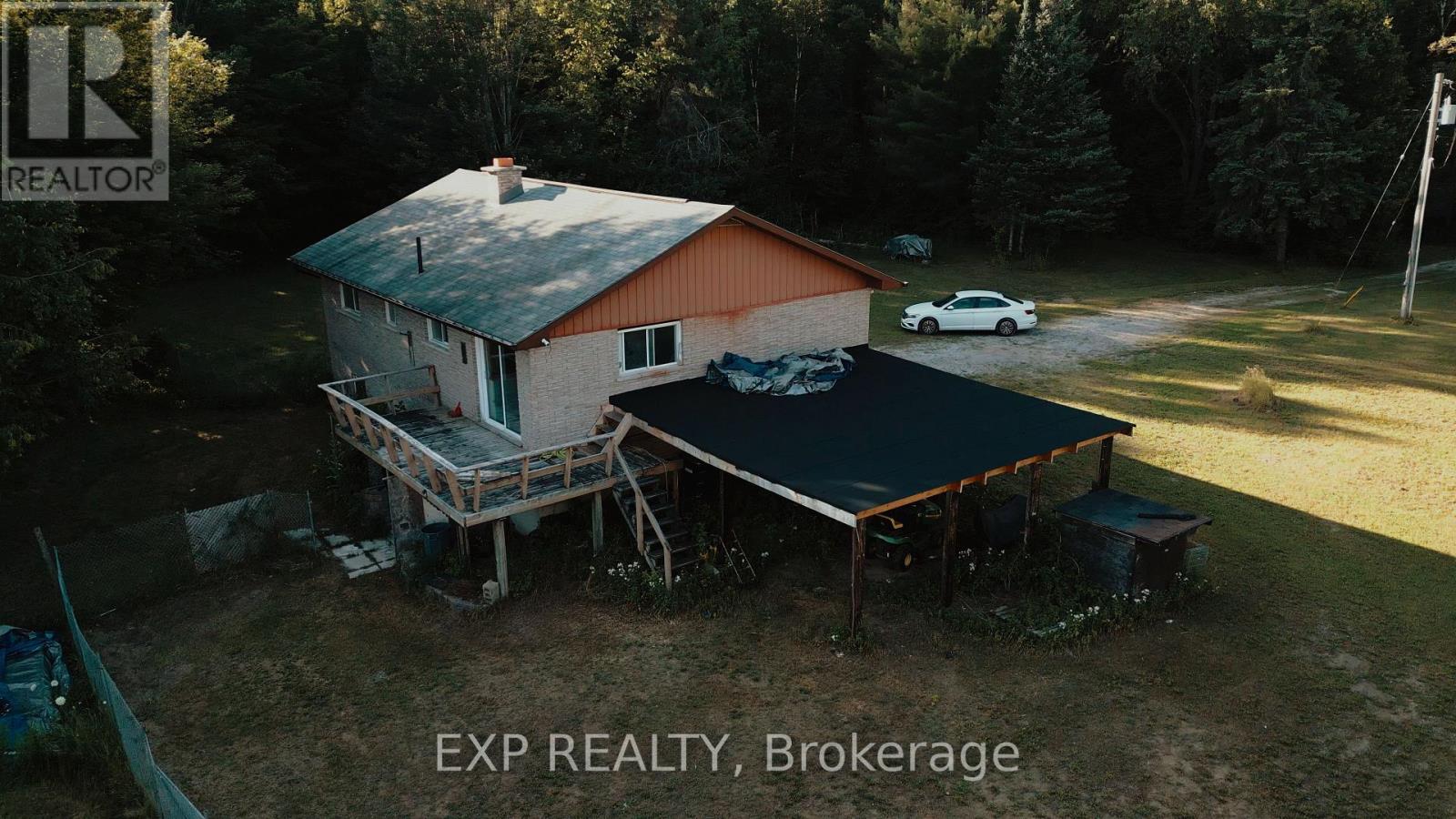 2670 SOUTH SPARROW LAKE ROAD S - 8