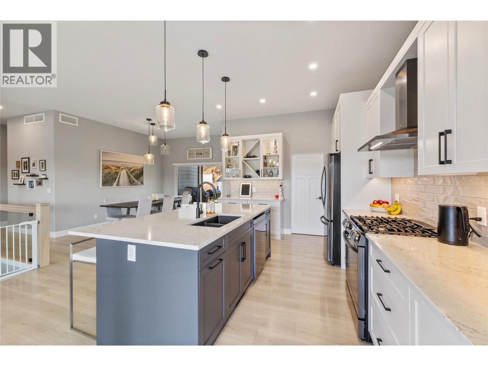 2846 Canyon Crest Drive - 16