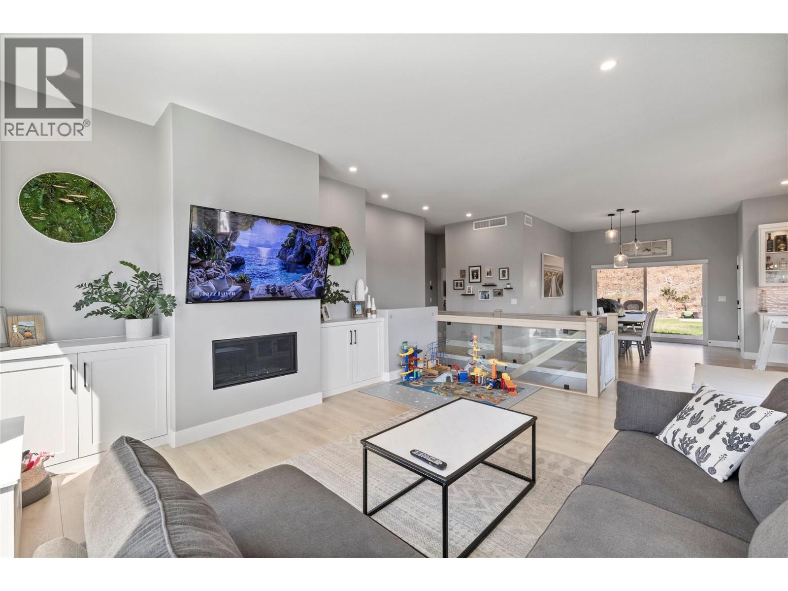 2846 Canyon Crest Drive - 25