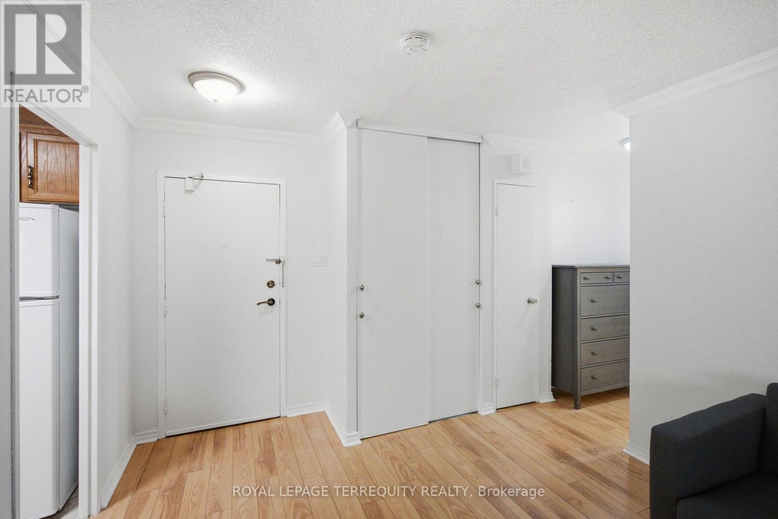 #808 541 BLACKTHORN AVENUE - 16