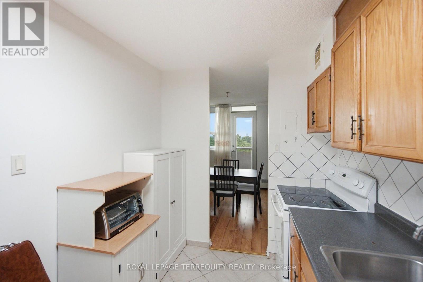 #808 541 BLACKTHORN AVENUE - 21