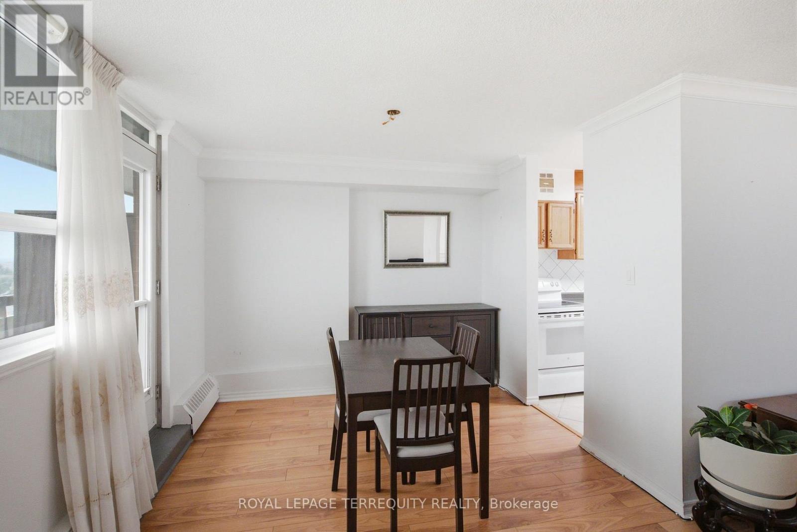 #808 541 BLACKTHORN AVENUE - 28