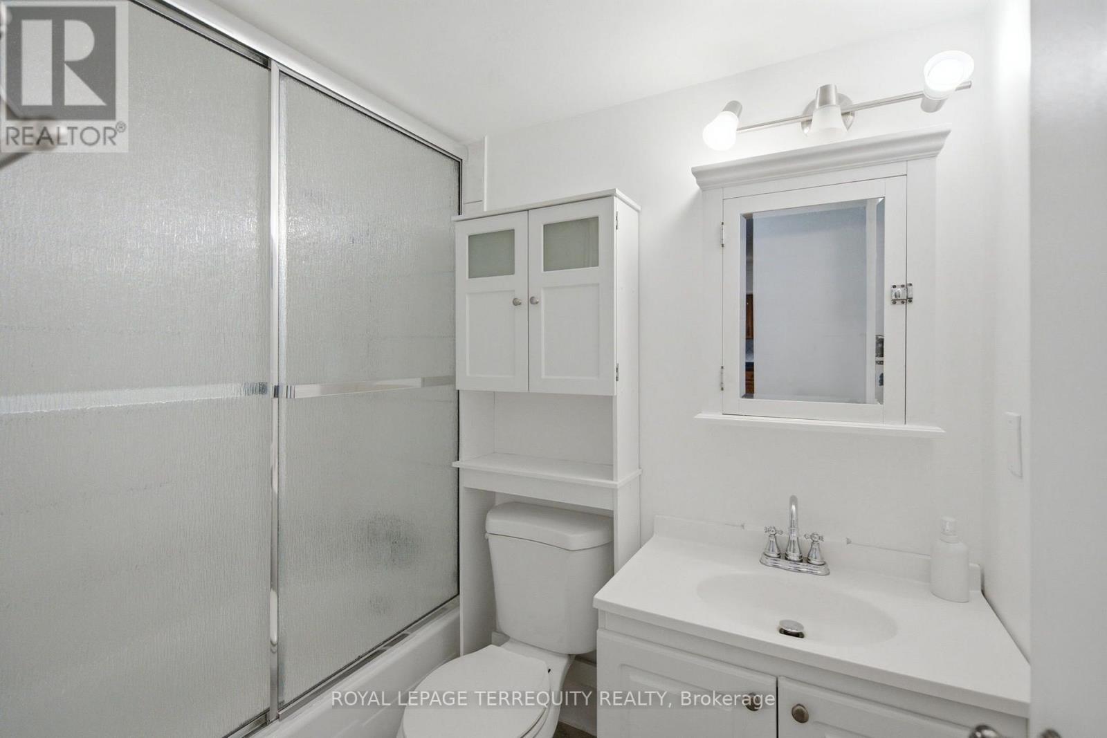 #808 541 BLACKTHORN AVENUE - Image 32