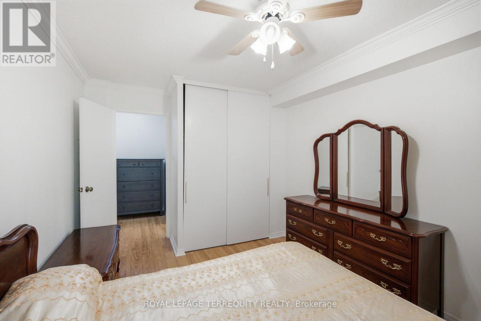 #808 541 BLACKTHORN AVENUE - 34
