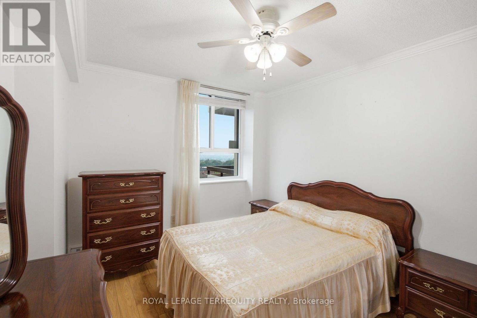 #808 541 BLACKTHORN AVENUE - Image 35