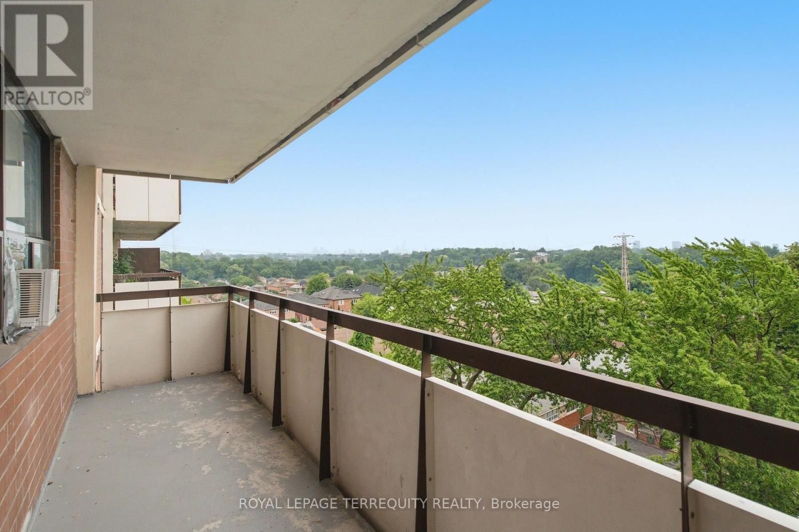 #808 541 BLACKTHORN AVENUE - 5