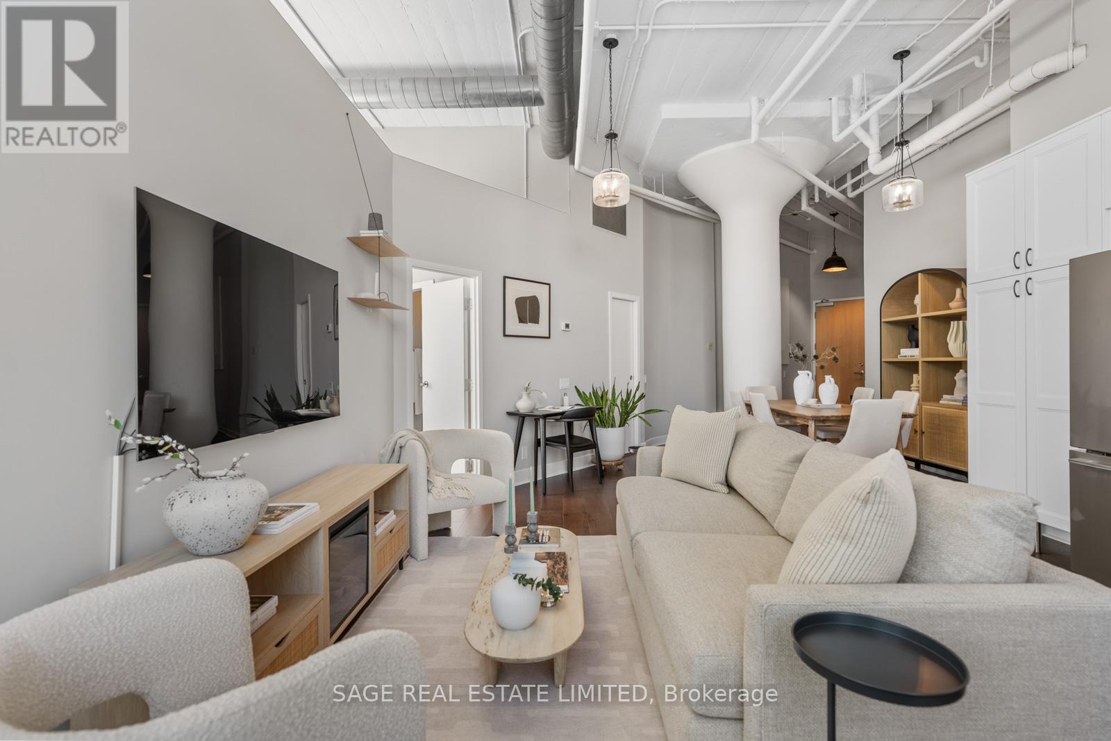 Photo of 1001 Roselawn Avenue