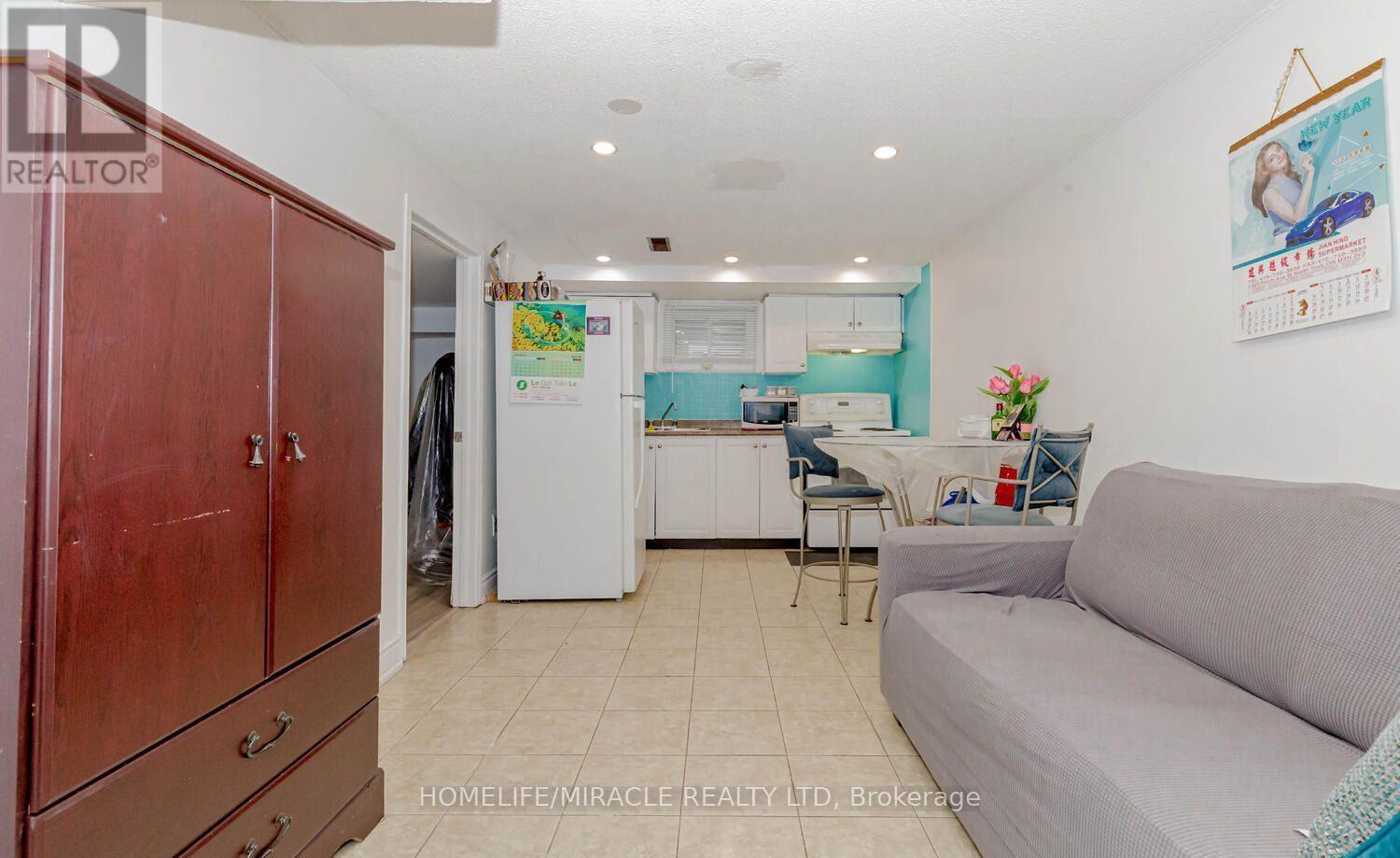 #56 7500 GOREWAY DRIVE - 12
