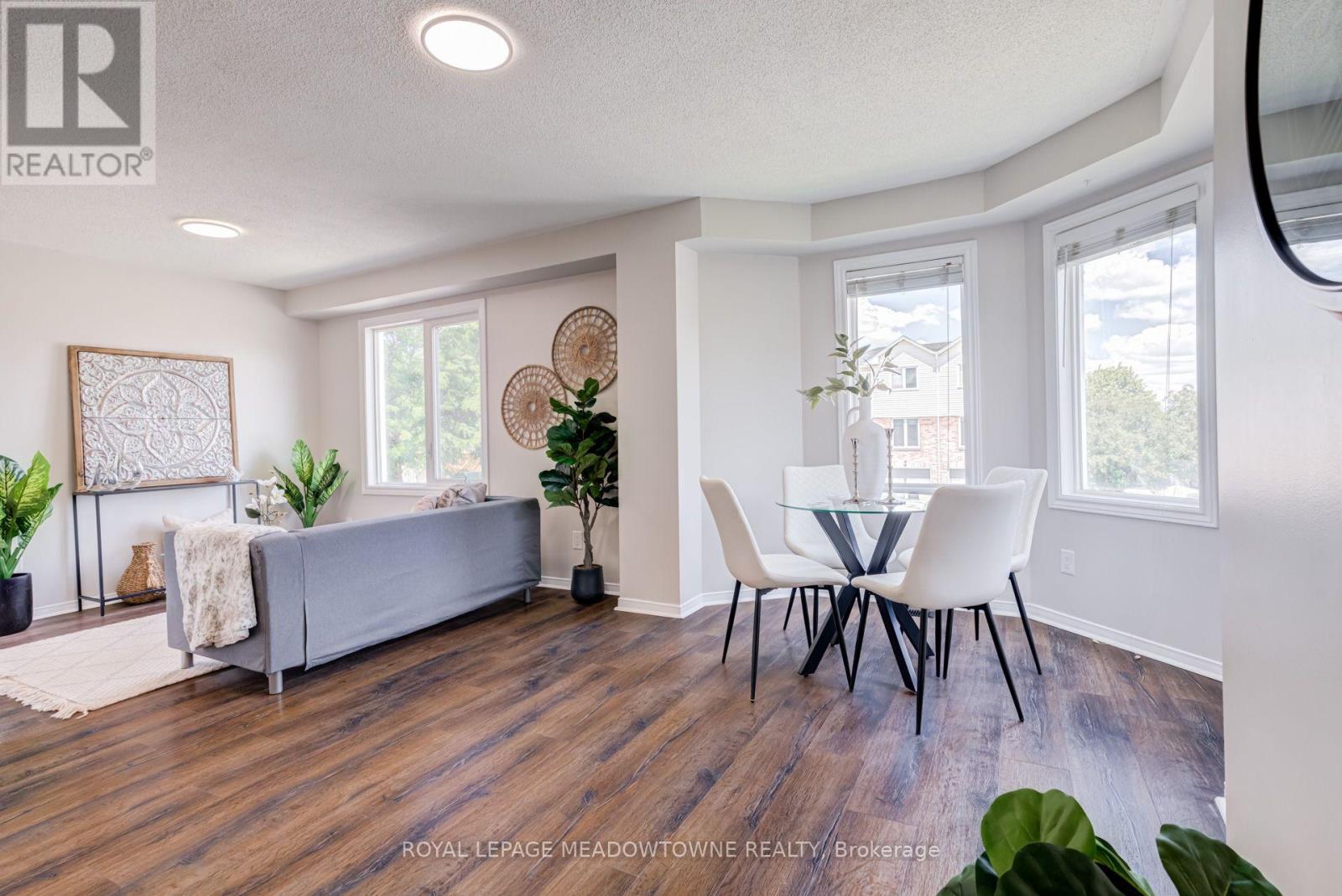 #85 2 WYLIE CIRCLE - 14