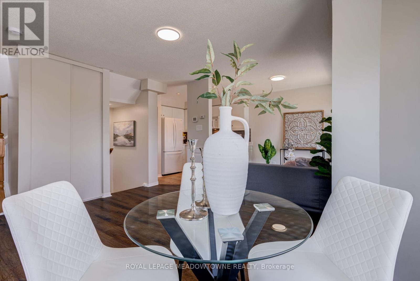 #85 2 WYLIE CIRCLE - 15