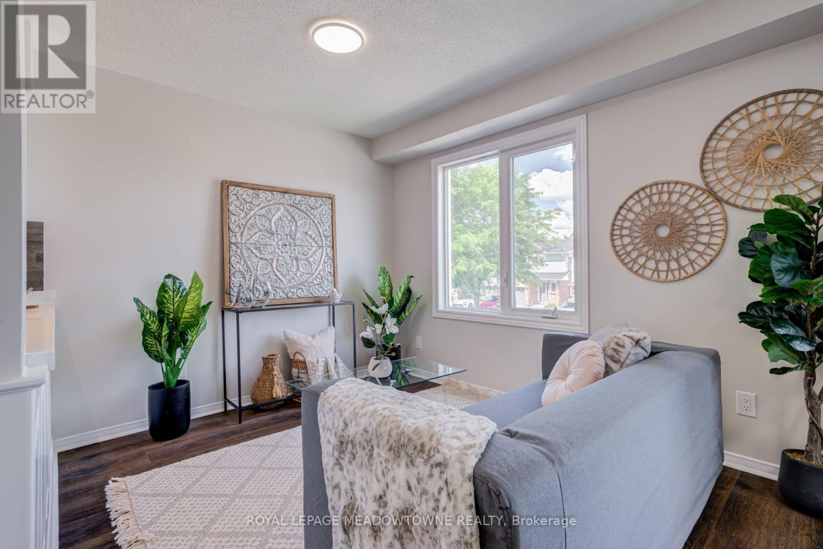 #85 2 WYLIE CIRCLE - 16