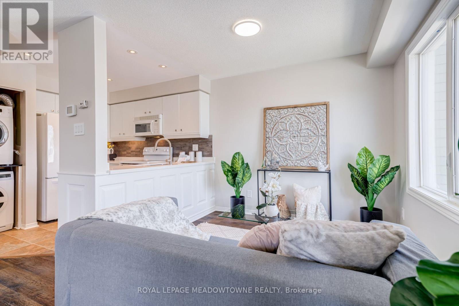 #85 2 WYLIE CIRCLE - 17