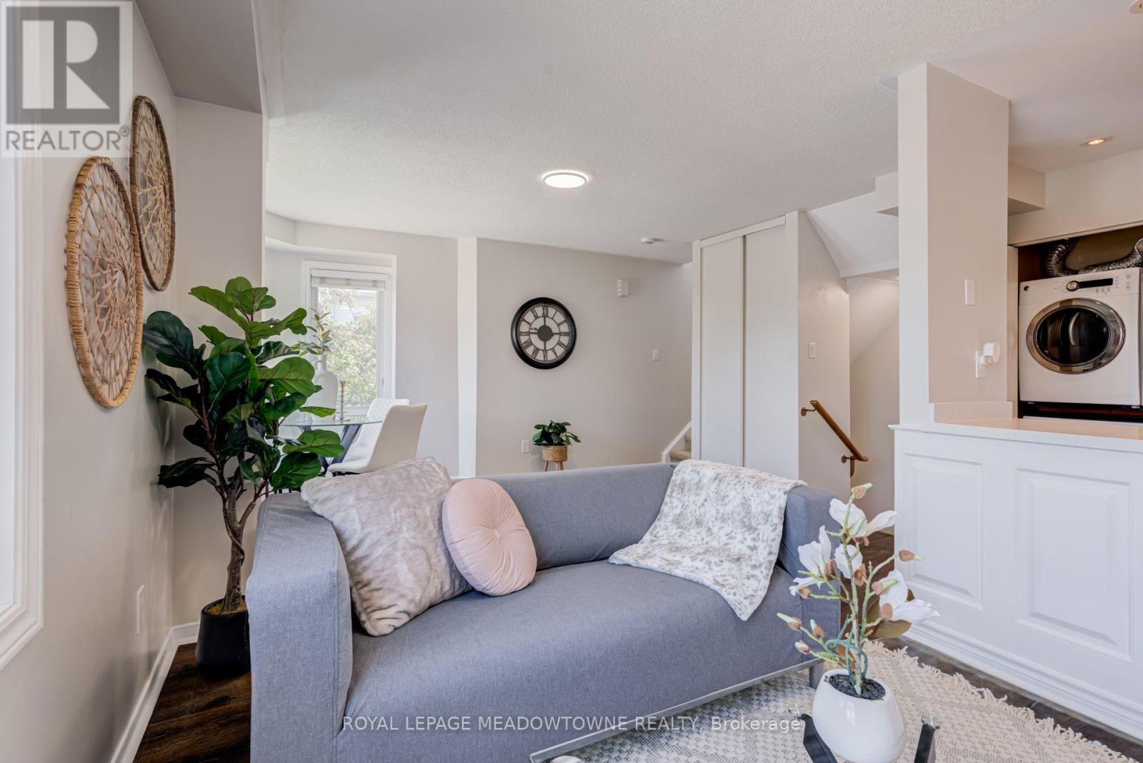 #85 2 WYLIE CIRCLE - 18