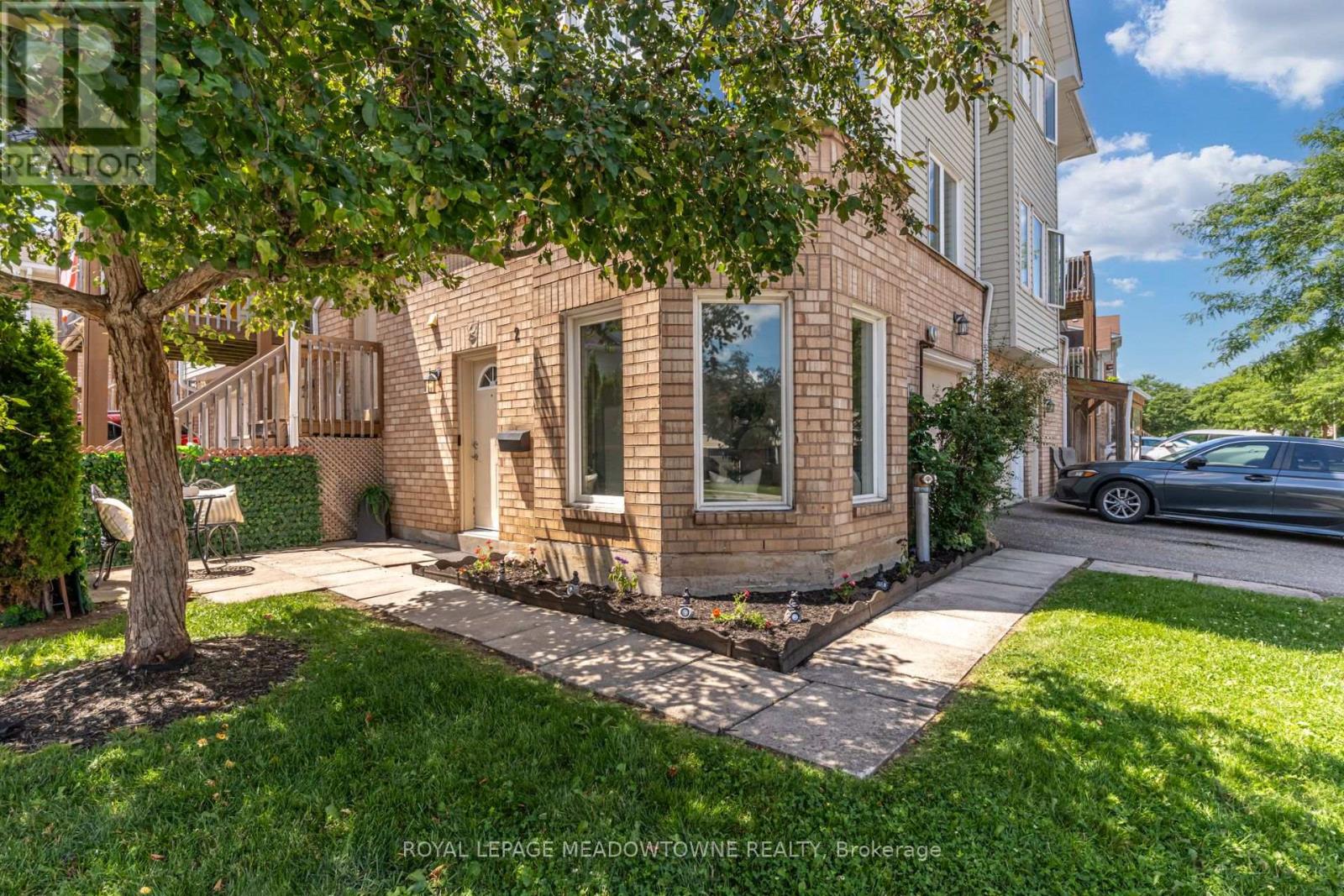 #85 2 WYLIE CIRCLE - 2