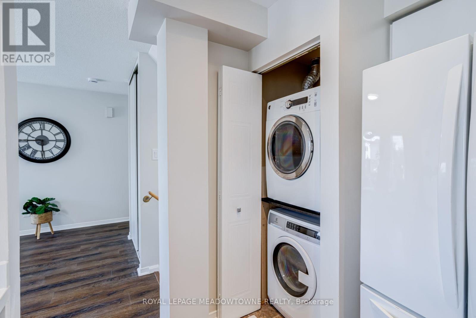 #85 2 WYLIE CIRCLE - 23