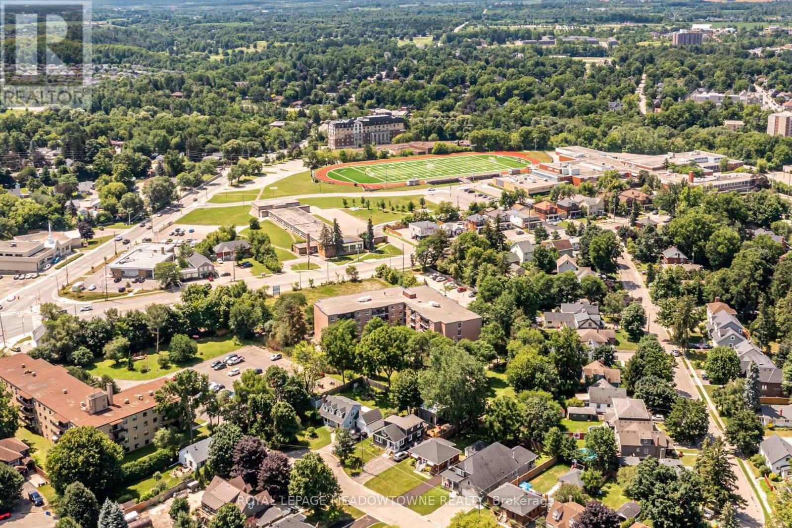 #85 2 WYLIE CIRCLE - Image 35