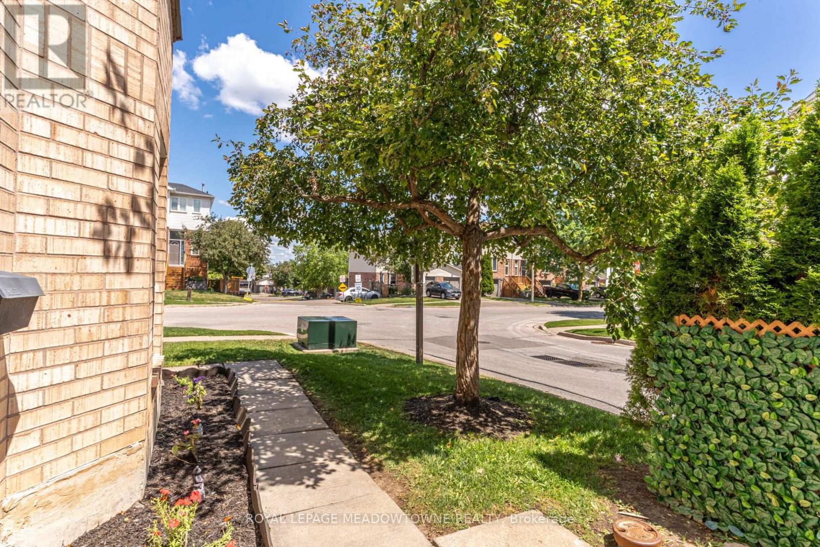 #85 2 WYLIE CIRCLE - 4