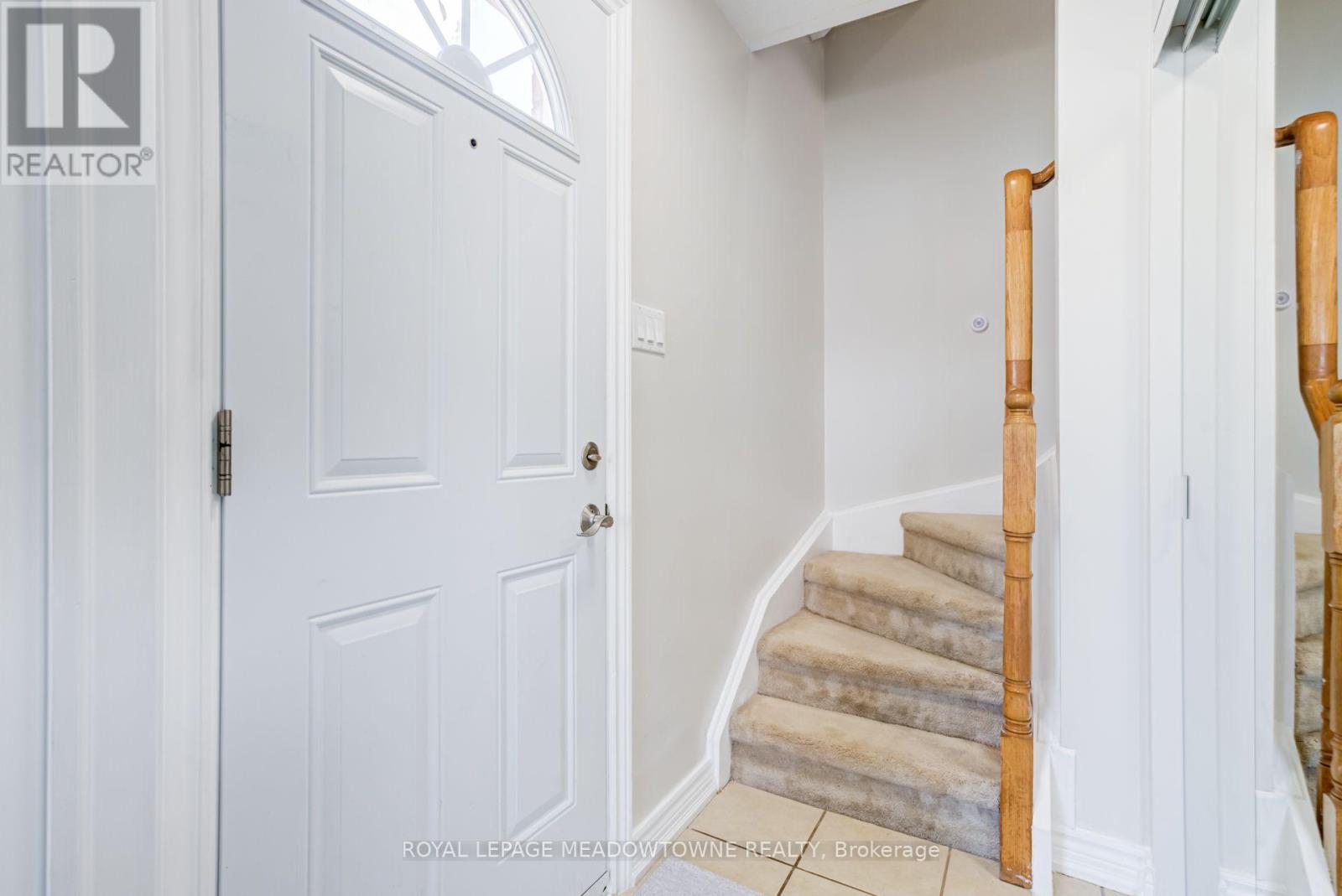 #85 2 WYLIE CIRCLE - Image 6