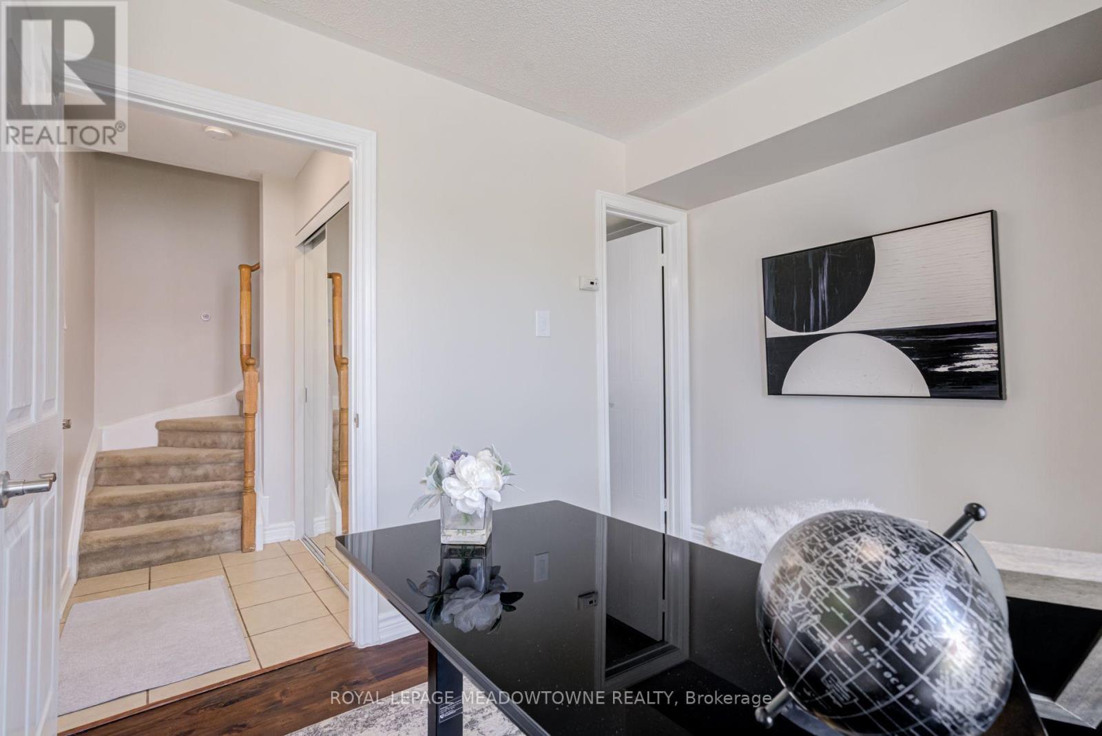 #85 2 WYLIE CIRCLE - 9