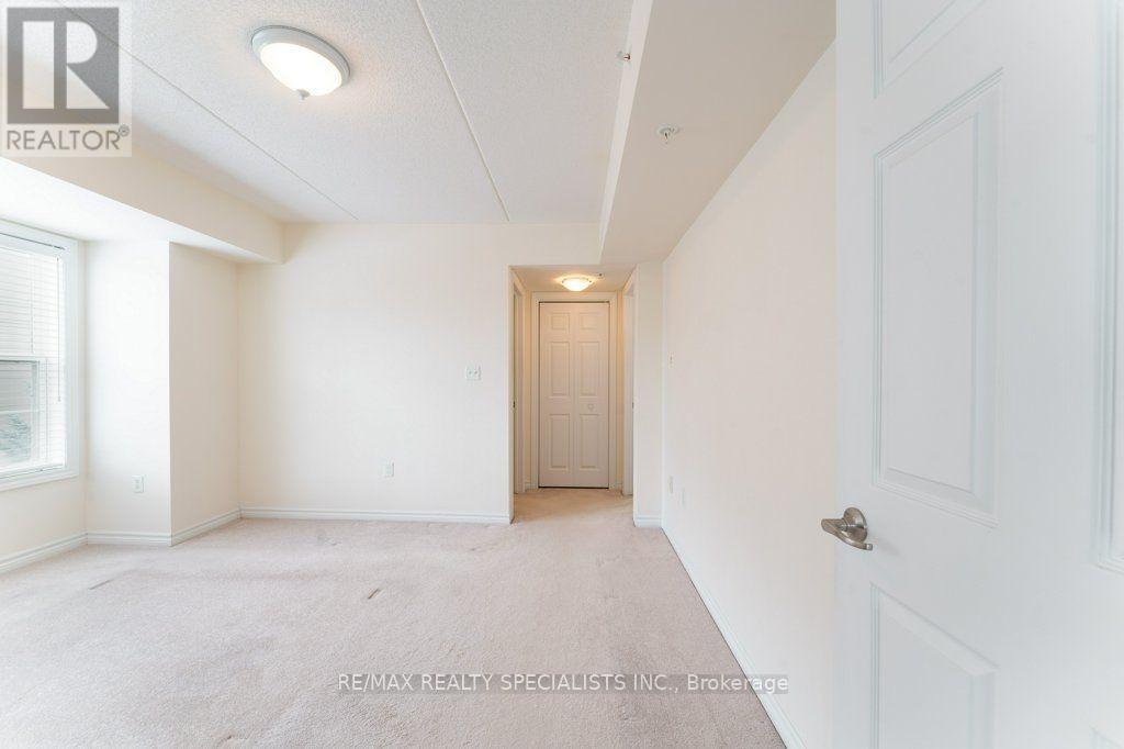 #313 1340 MAIN STREET E - 17