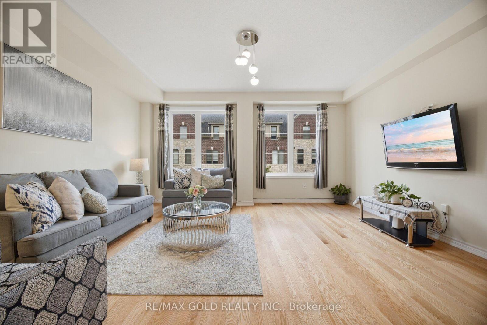 9 ARCOLA STREET - 19