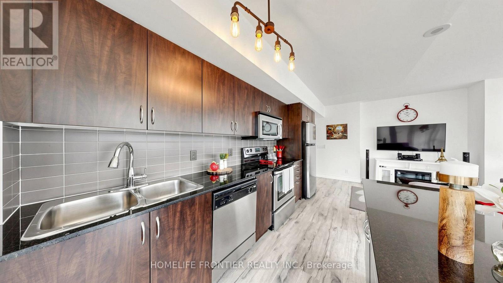 #504 15 LEGION ROAD - Image 12