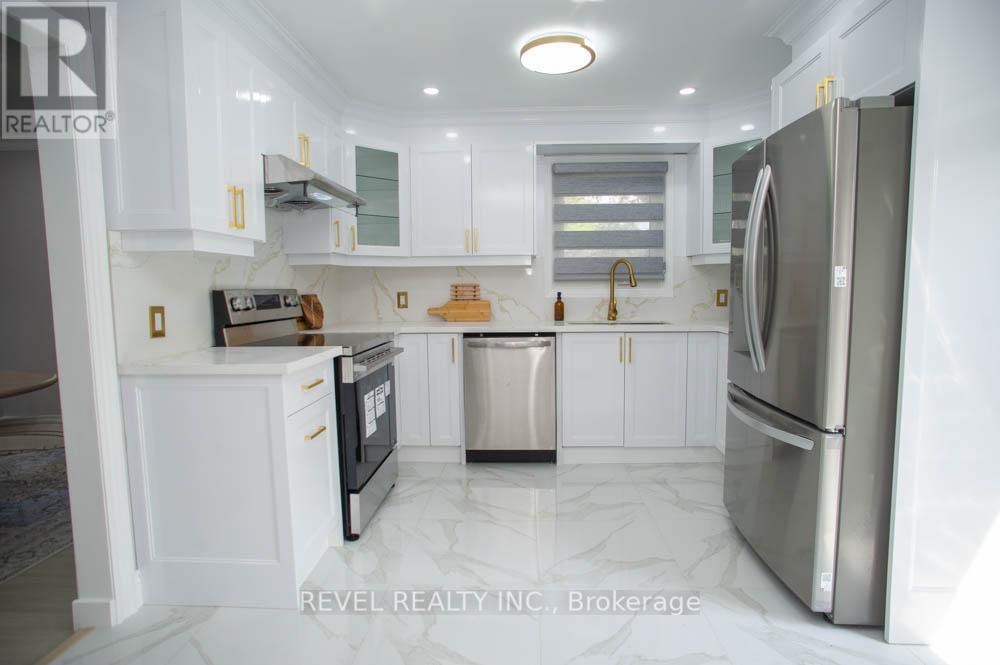 61 LESLIE AVENUE - Image 13