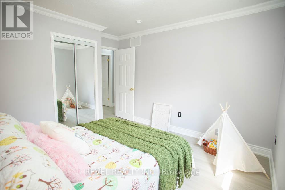 61 LESLIE AVENUE - 20