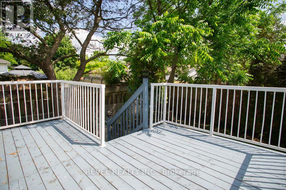61 LESLIE AVENUE - Image 35