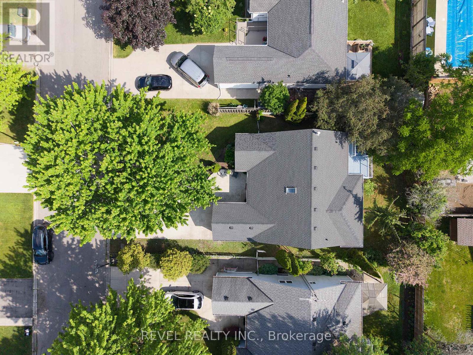 61 LESLIE AVENUE - Image 38