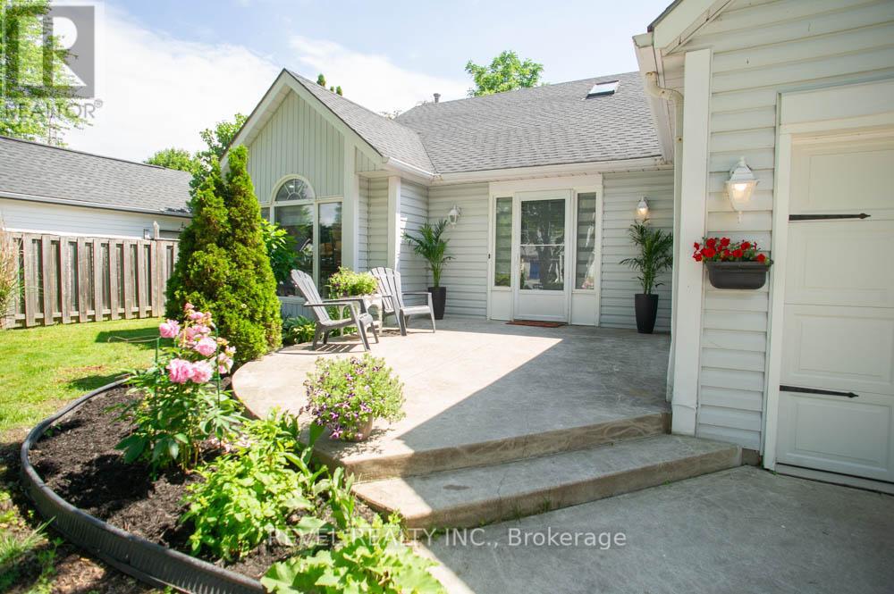 61 LESLIE AVENUE - 5
