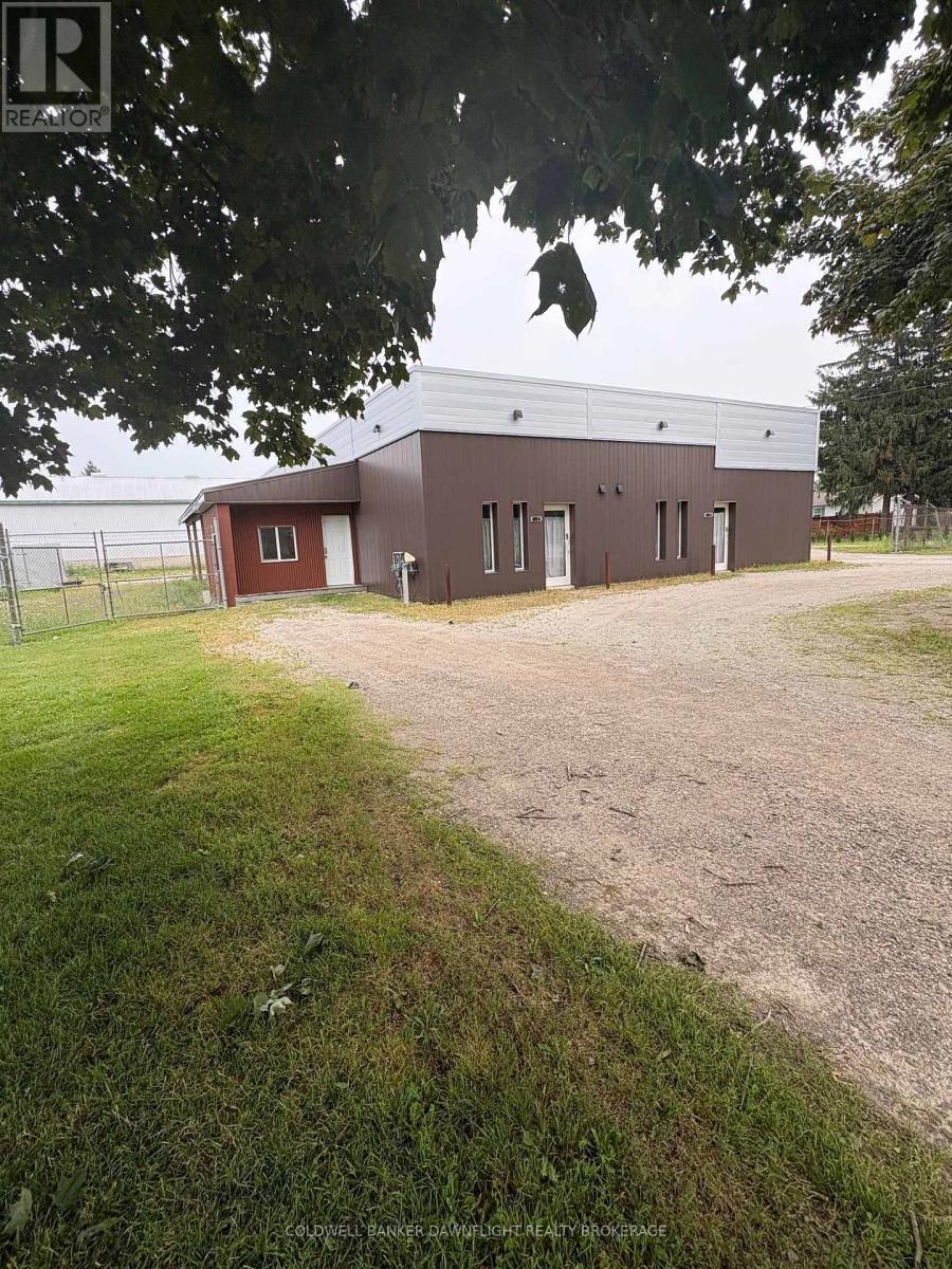 180 VICTORIA STREET W Property Photo