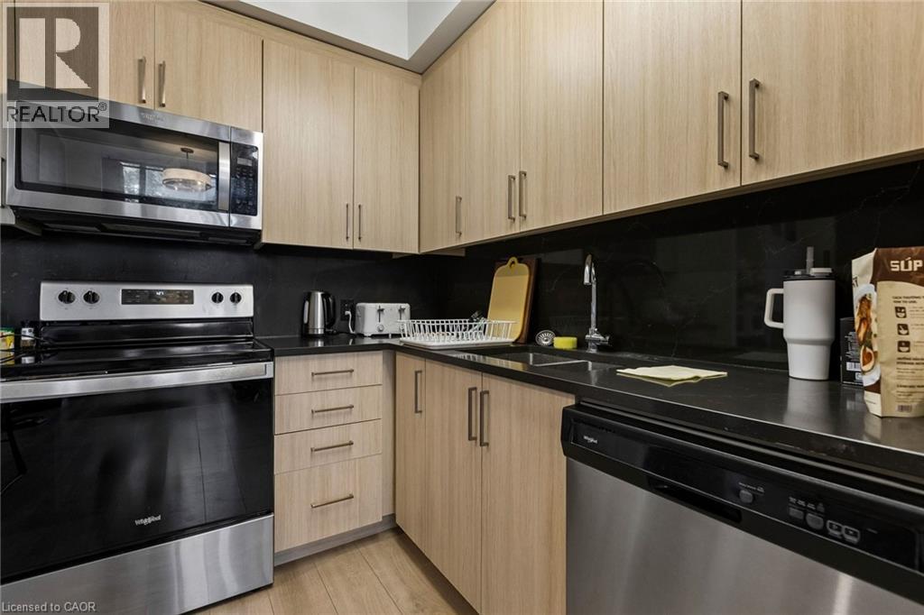 #131 145 COLUMBIA Street W - 18