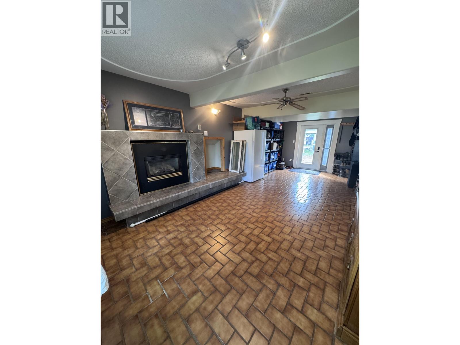 9807 114 AVENUE - 27