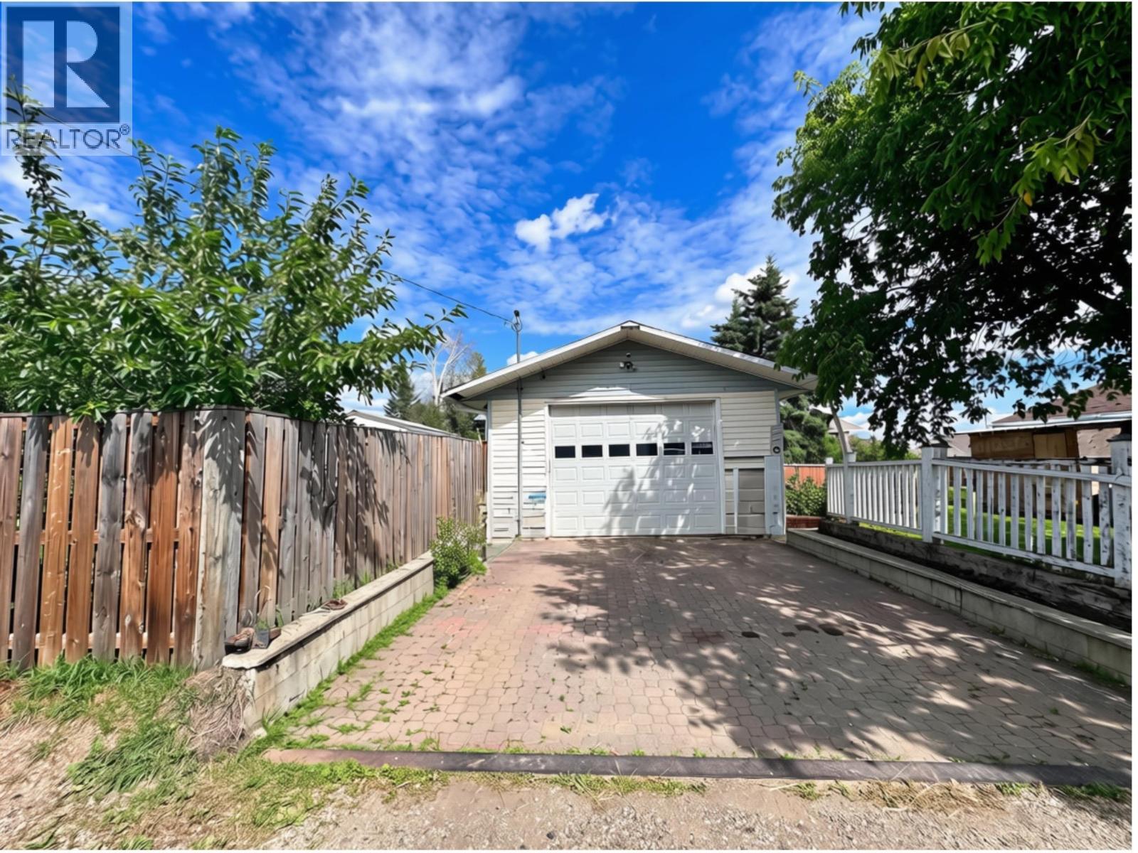 9807 114 AVENUE - 40