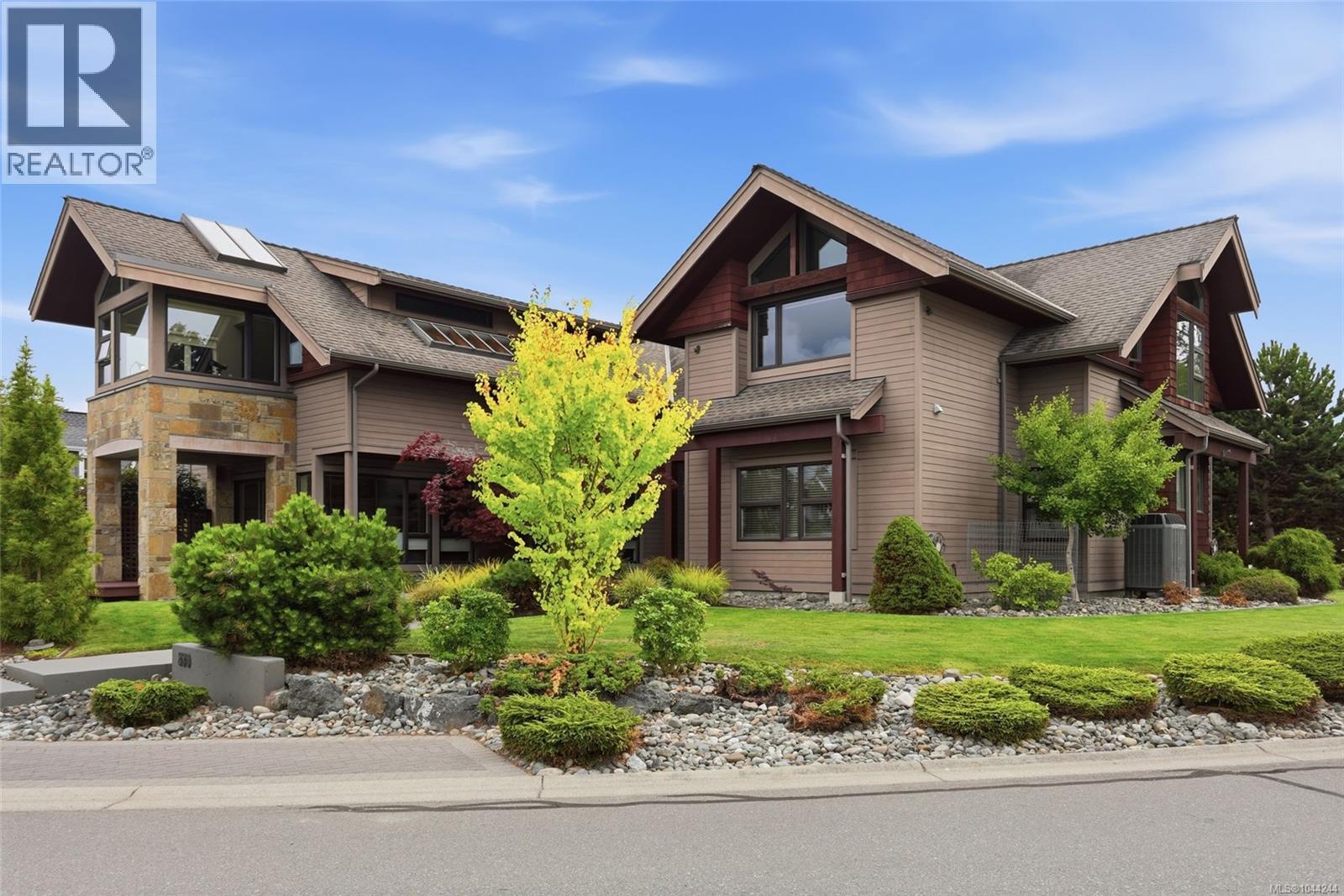 880 Bluffs Dr - 2