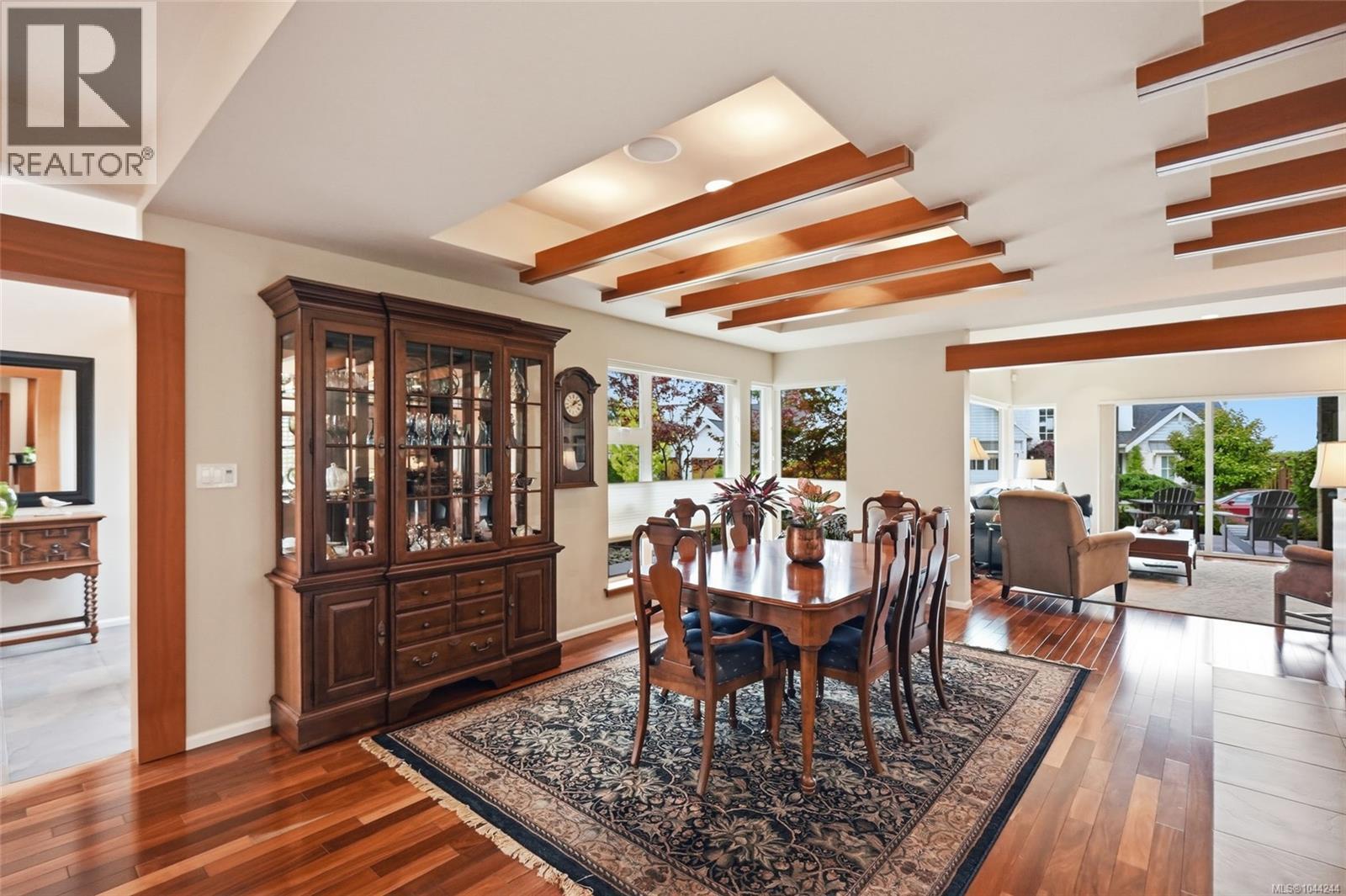 880 Bluffs Dr - 23