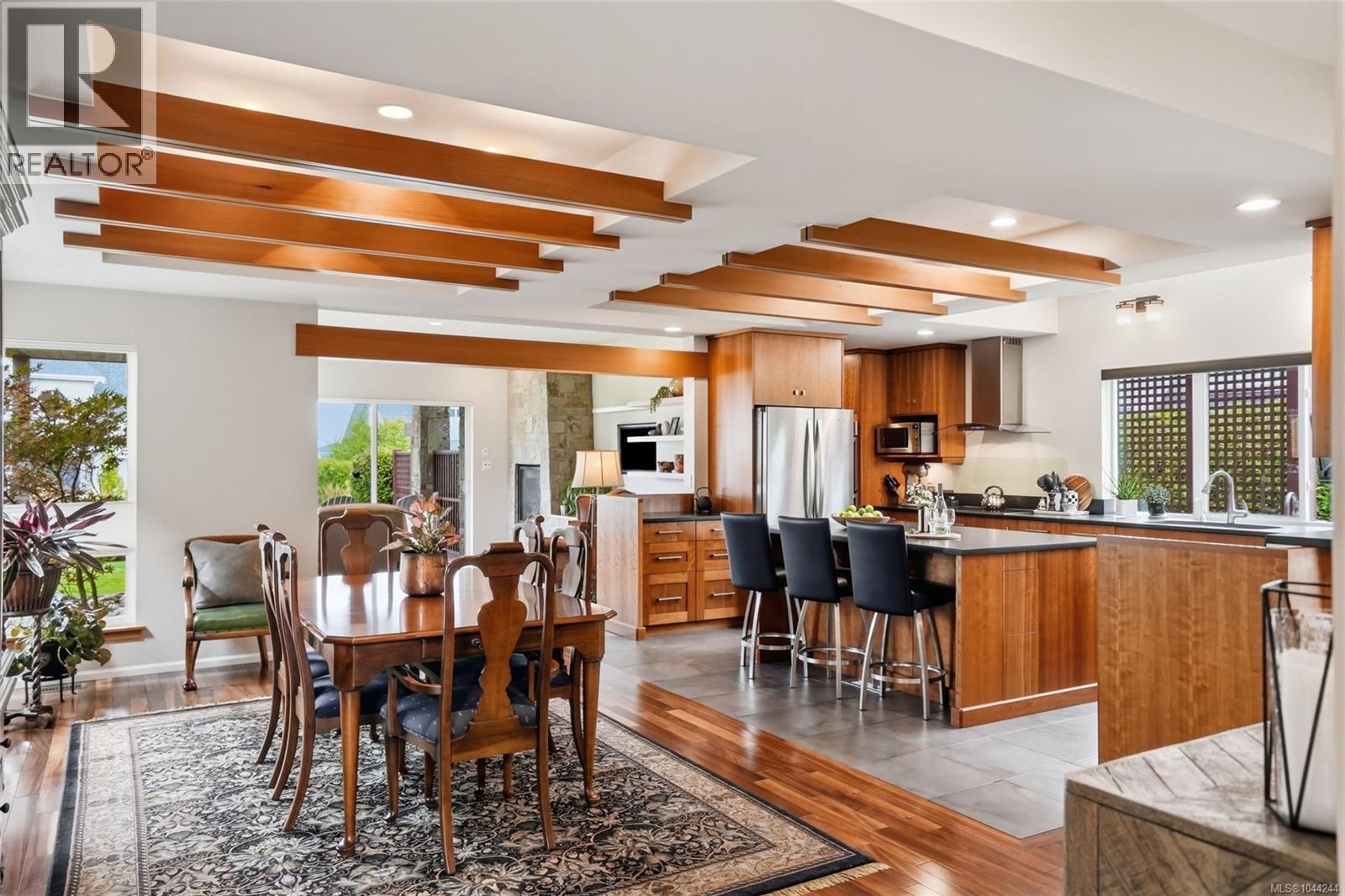 880 Bluffs Dr - 24