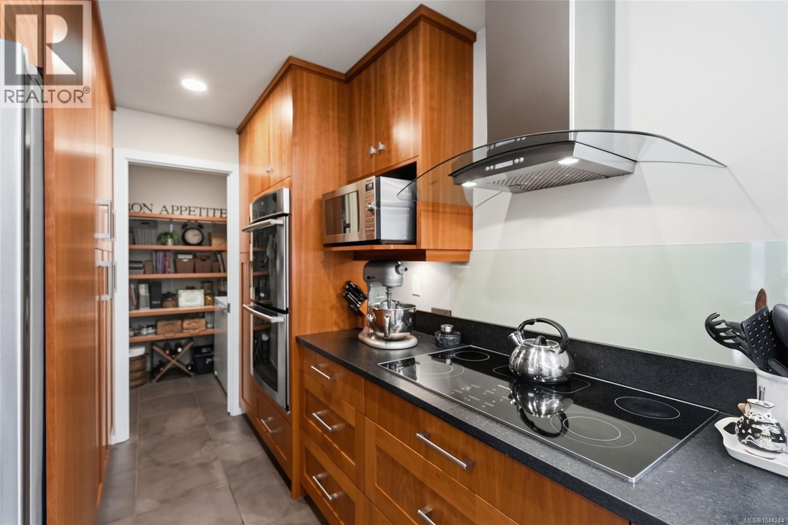 880 Bluffs Dr - 28
